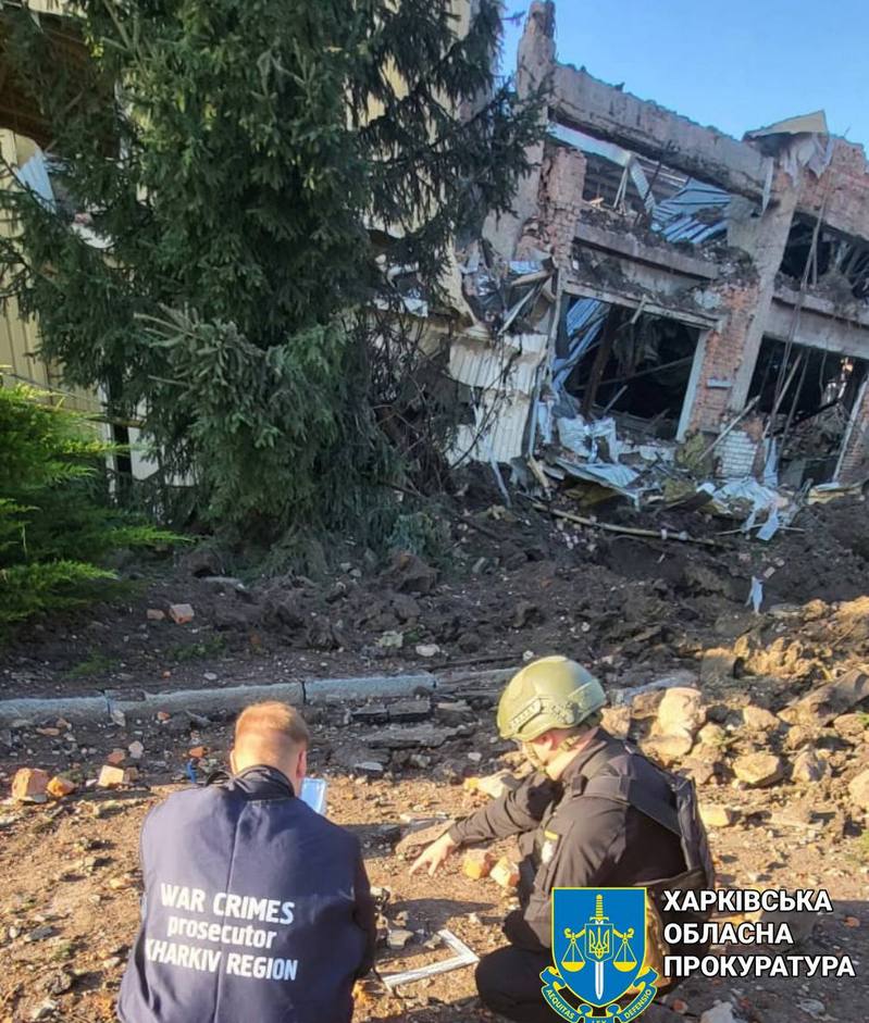 Зруйнована внаслідок обстрілу будівля, Харків, 21 вересня