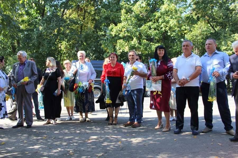 Покладання квітів, с.Лигівка. Фото: Ілона Тараніченко