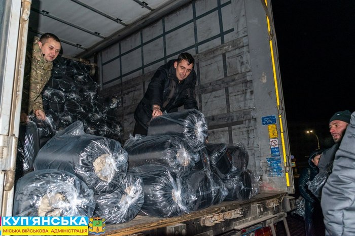 Куп’янськ, розгрузка спальних мішків 