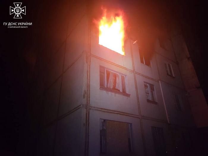 Село Курилівка, 8 грудня. Внаслідок влучання КАБ горить квартира у багатоповерхівці 