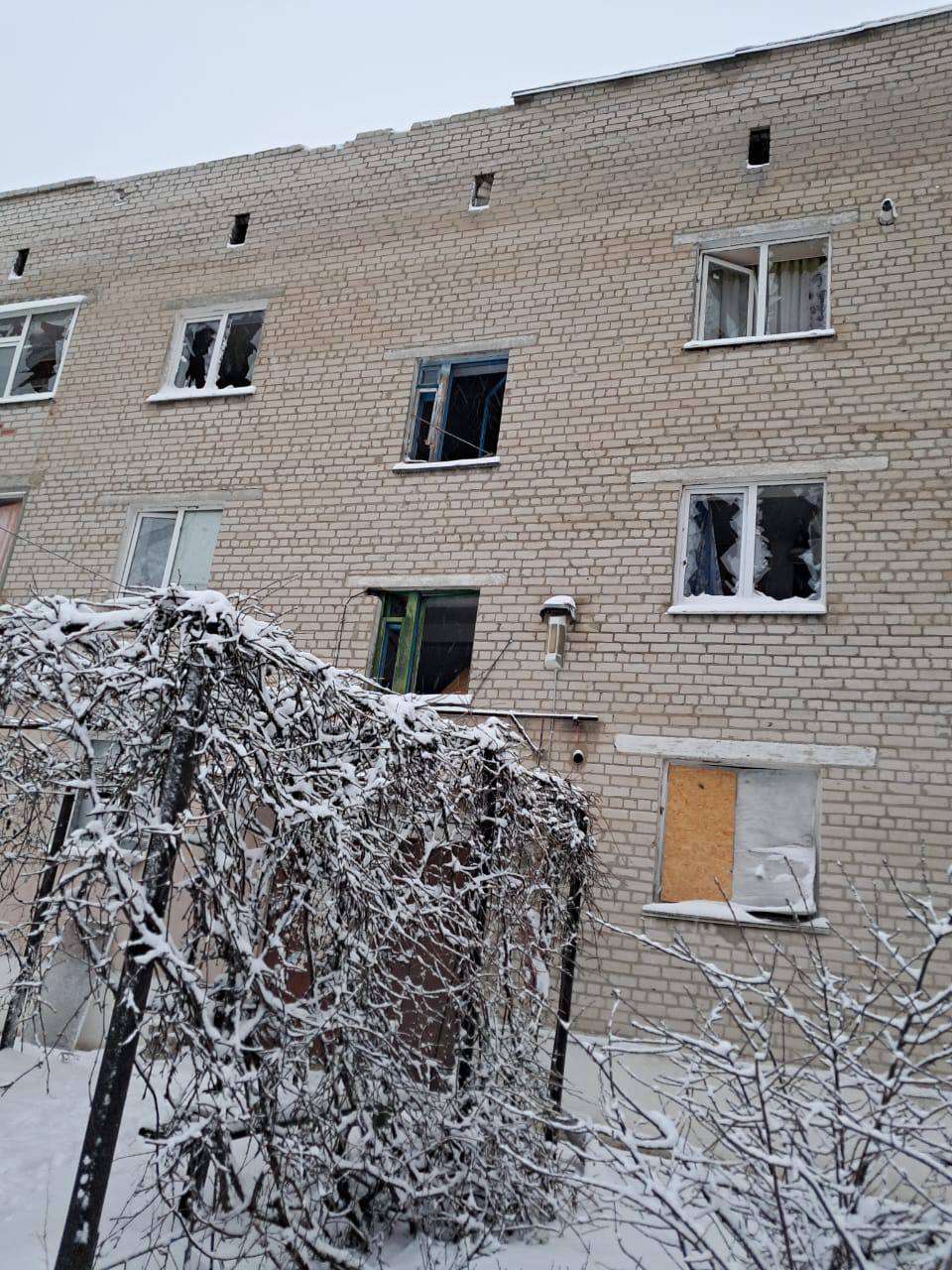 Пошкоджені вікна після обстрілу, Харківська область