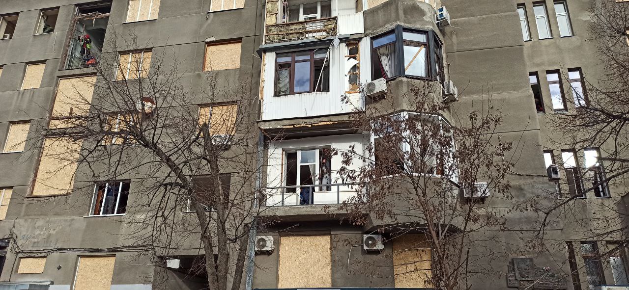 Обстріл Харкова, пошкоджені балкони