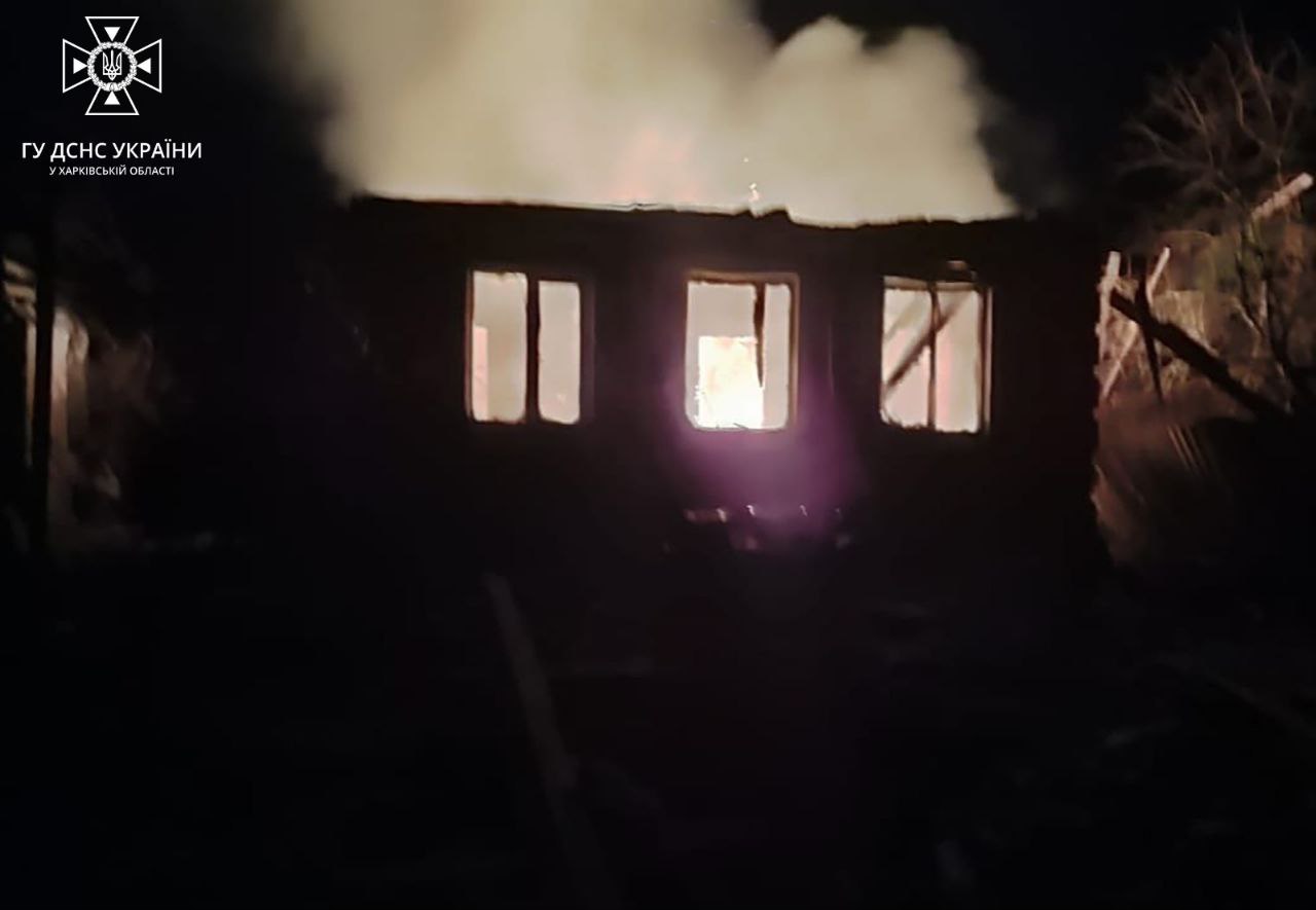 Пожежа у місті Вовчанськ через обстріл