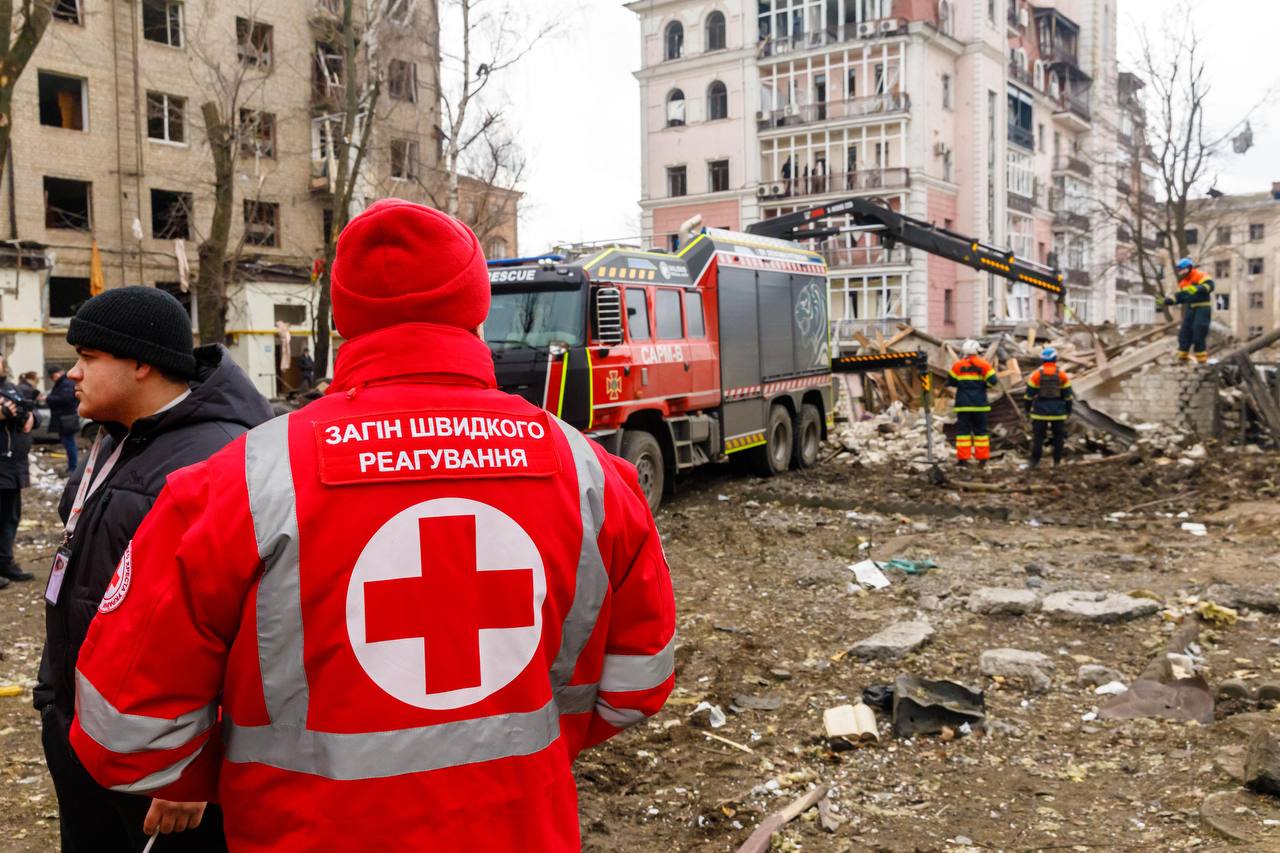 Медики на місці обстрілу, Харків, 2 січня