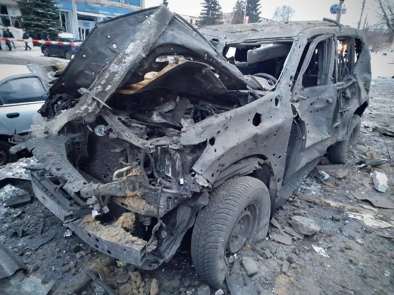 Понівечено авто після ракетного обстрілу, Харків