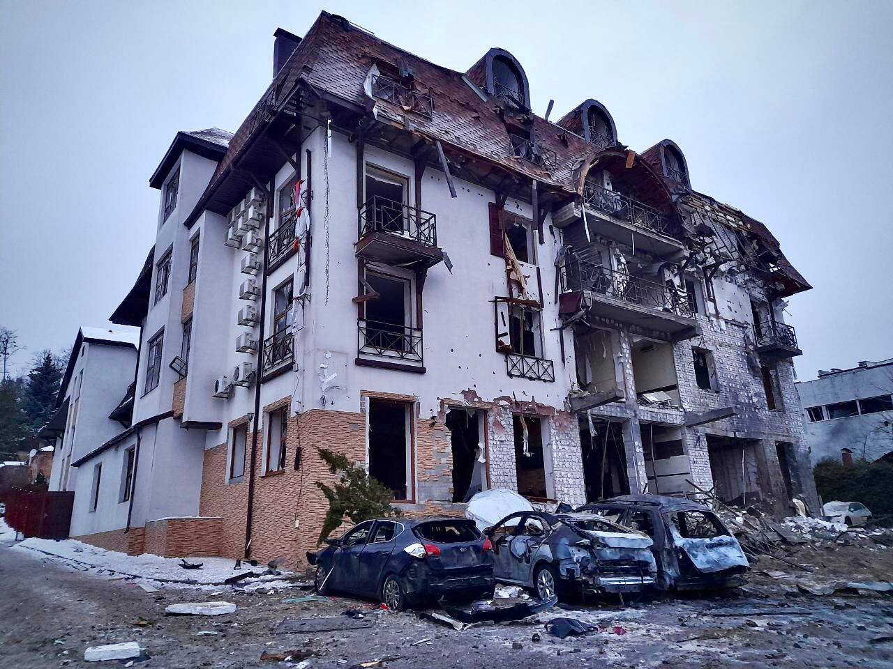 Готель у Харкові після ракетного удару, 10 січня