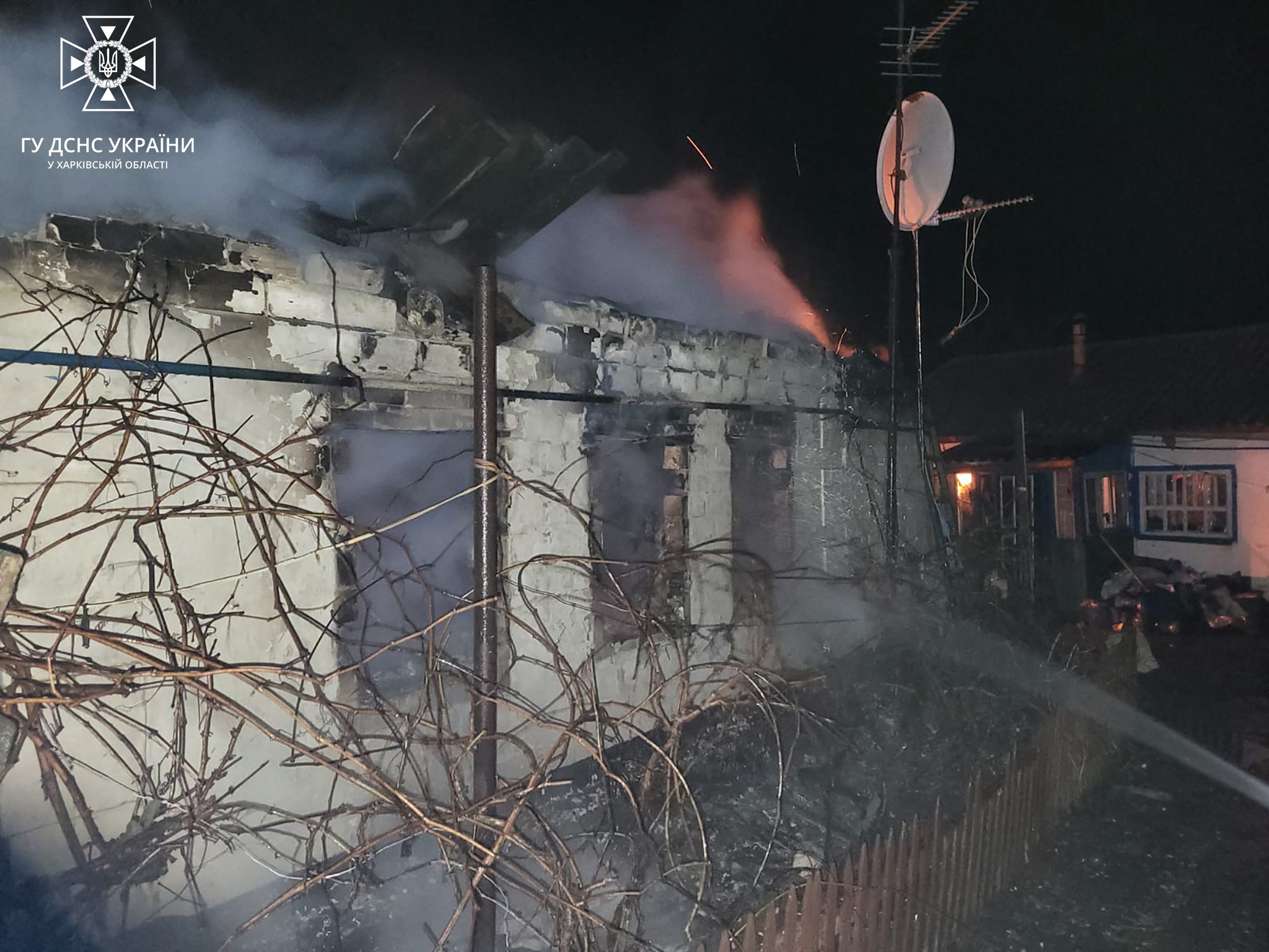 Пожежа після обстрілу у селі Курилівка, Харківська область