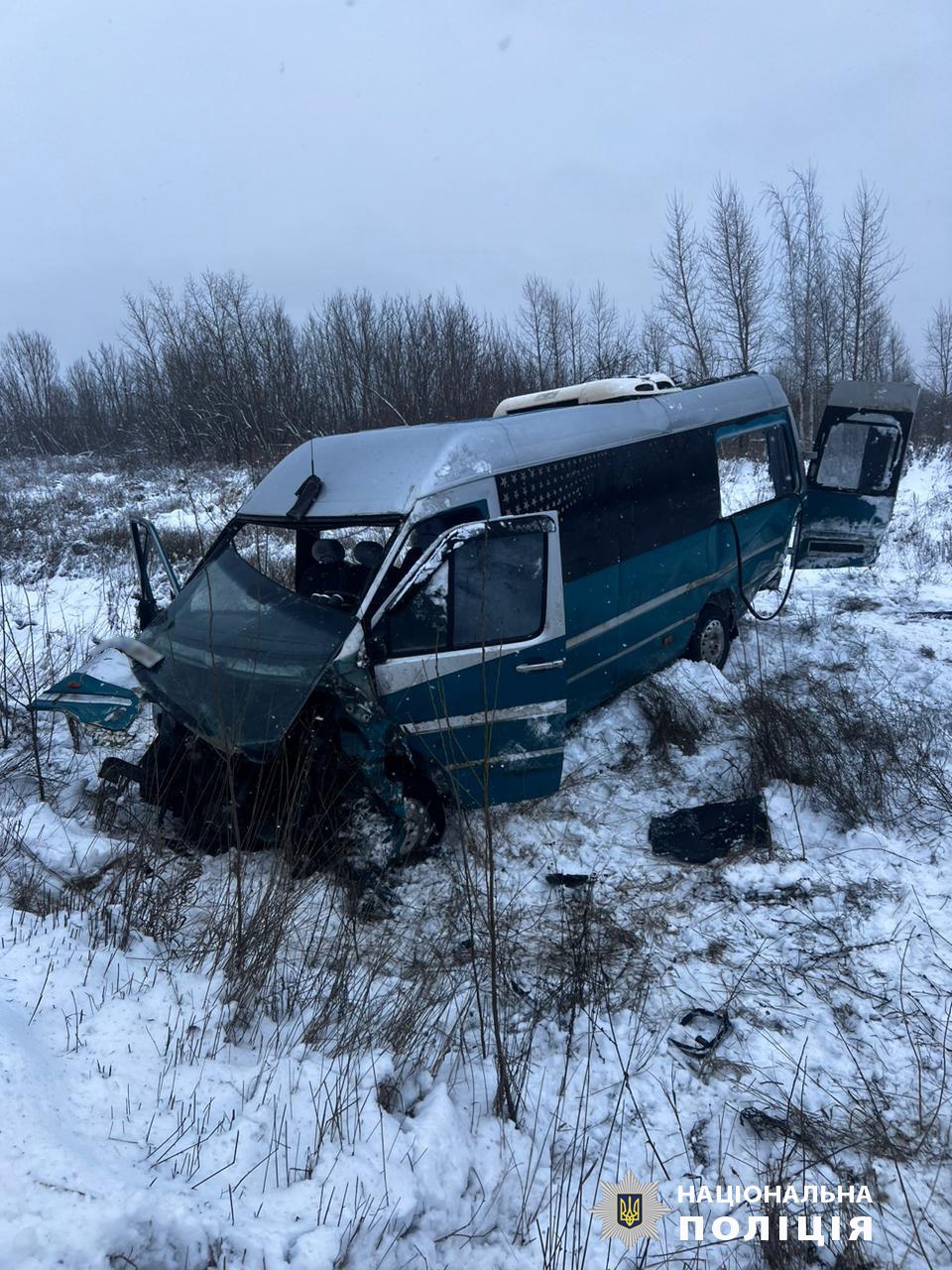 Понівечений мікроавтобус, селище Малинівка