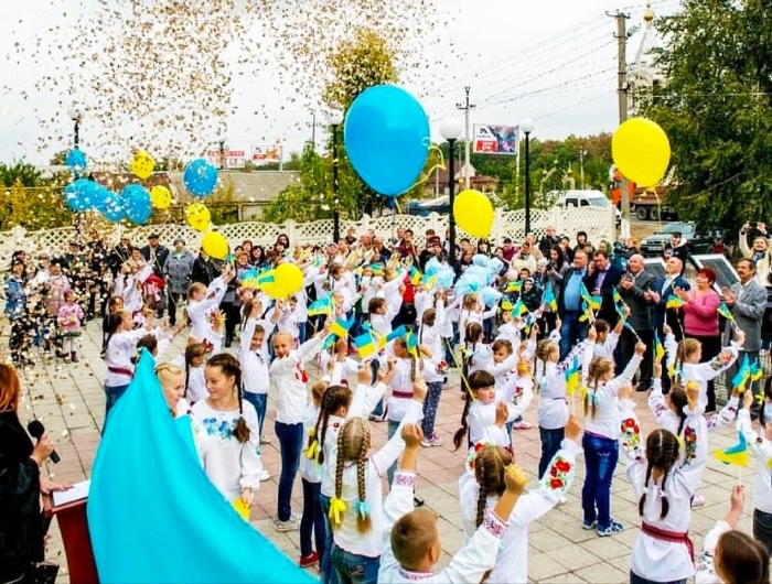 Танцювальний ансамбль «Азарт»/фото: Безлюдівська селищна рада