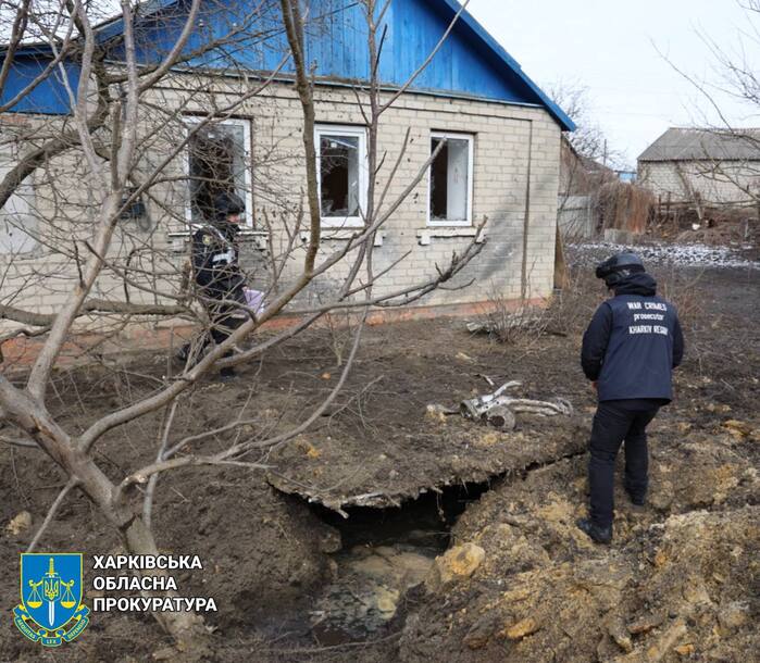 Двір після ворожого обстрілу