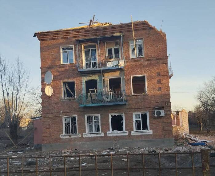 Пошкоджений внаслідок обстрілу будинок