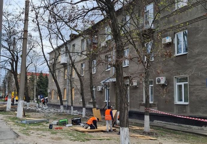 Новобаварський район, розбитий будинок
