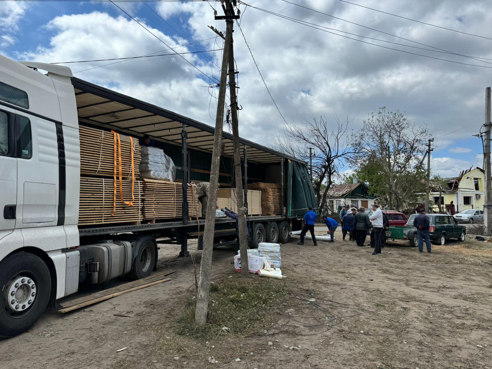 Борова, допомога будівельними матеріалами