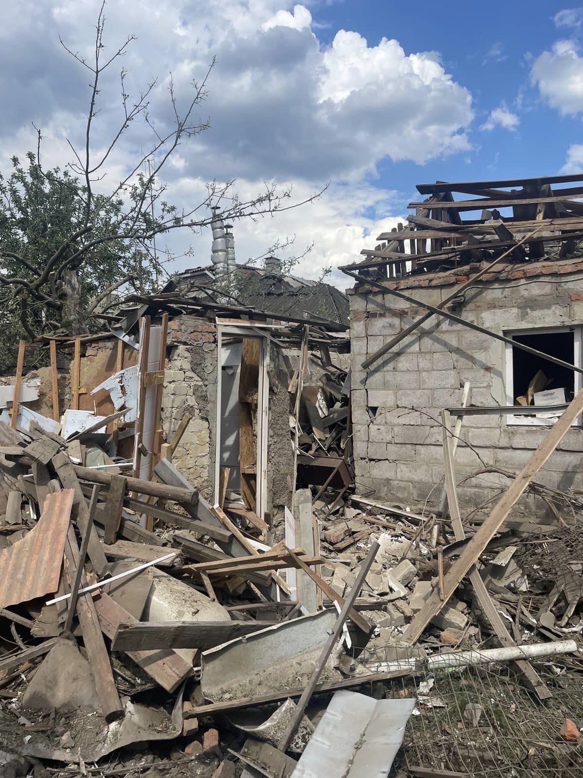 Наслідки ворожого обстрілу Дергачів