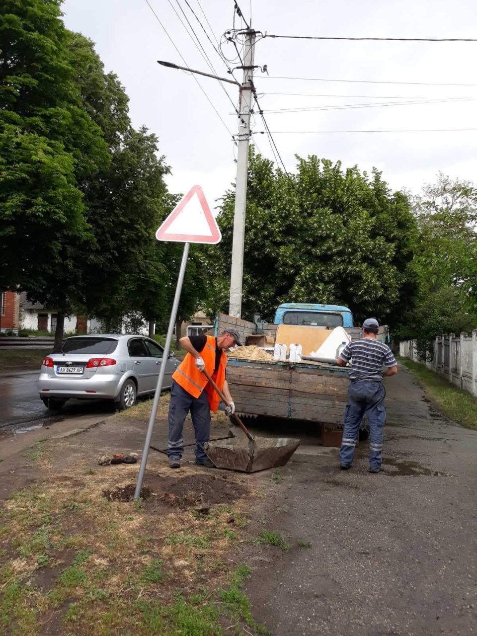 Дорожні знаки на вулицях Ізюма
