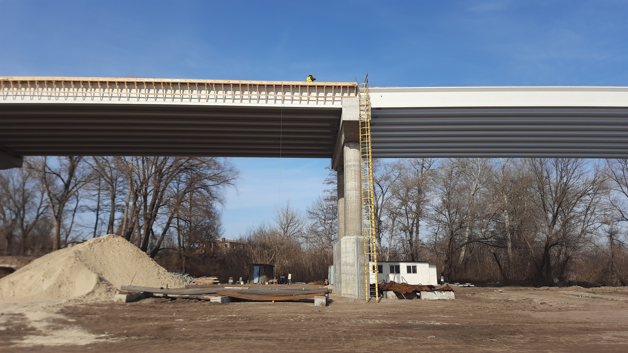 Відновлення зруйнованого мосту, Харківська область