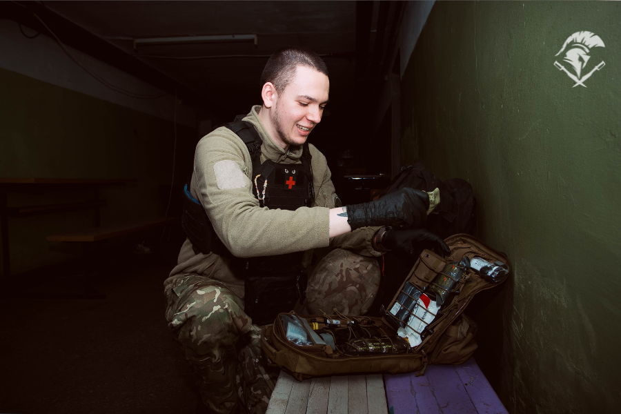 Роджер, бойовий медик 