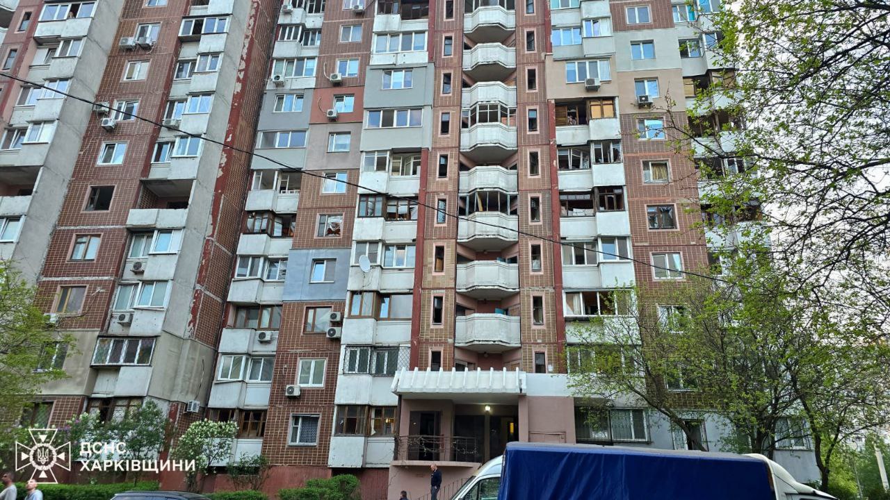 Пошкоджений вибухом будинок
