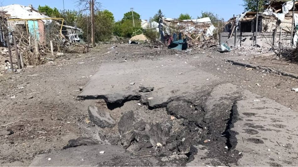 Вирва від снаряду. Борівська громада