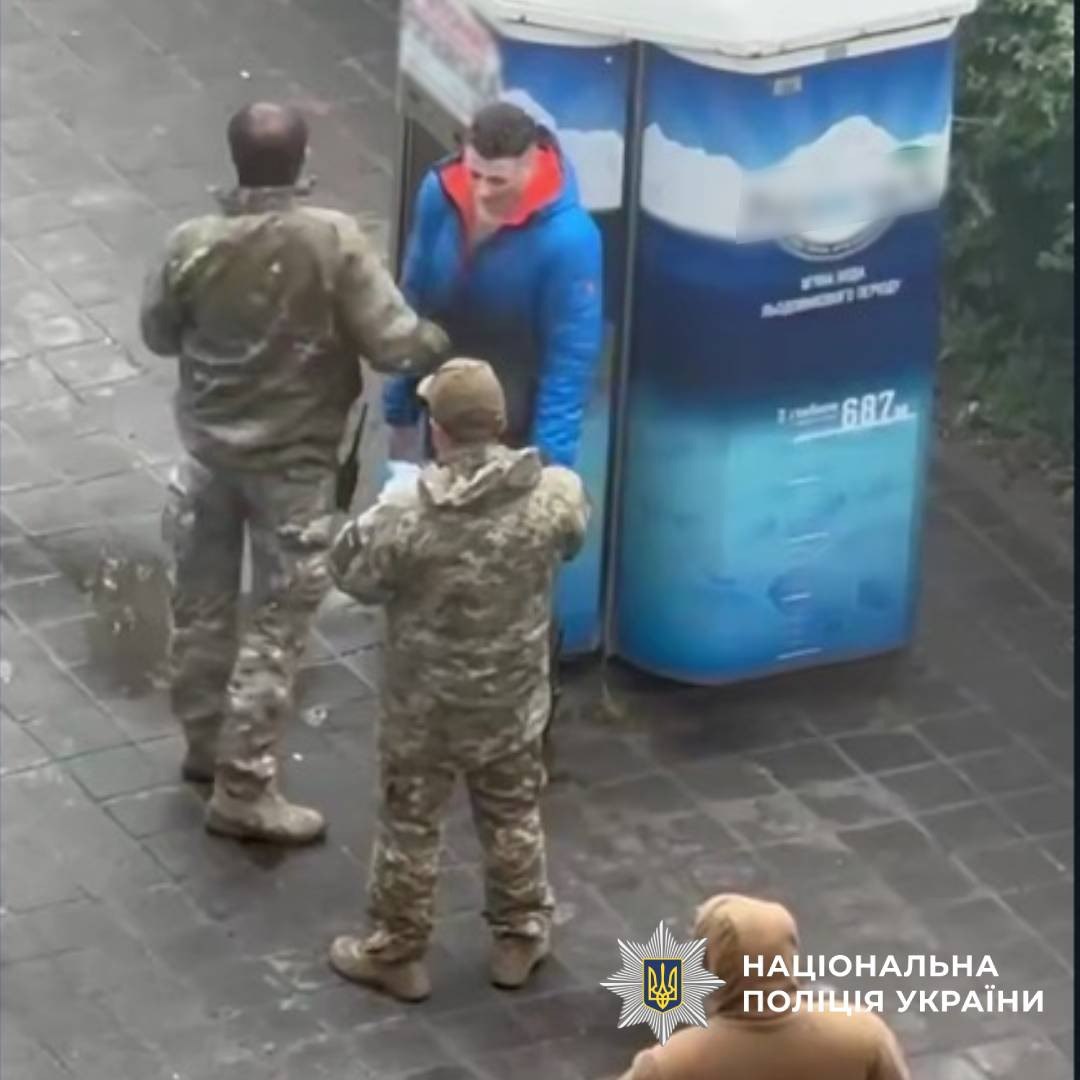 Працівники ТЦК побили чоловіка