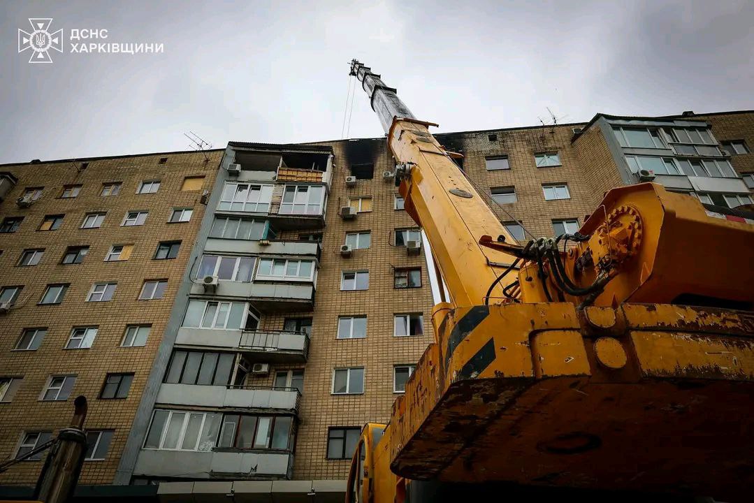Аварійно-рятувальні роботи на місці удару