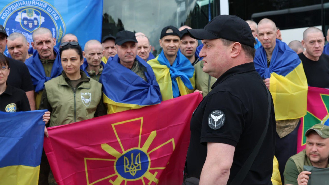 Військові України, яких звільнили з полону