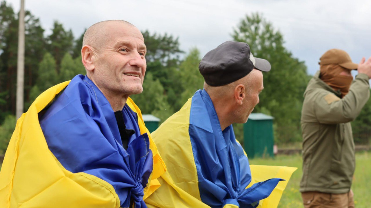 Військові, яких повернули з полону рф