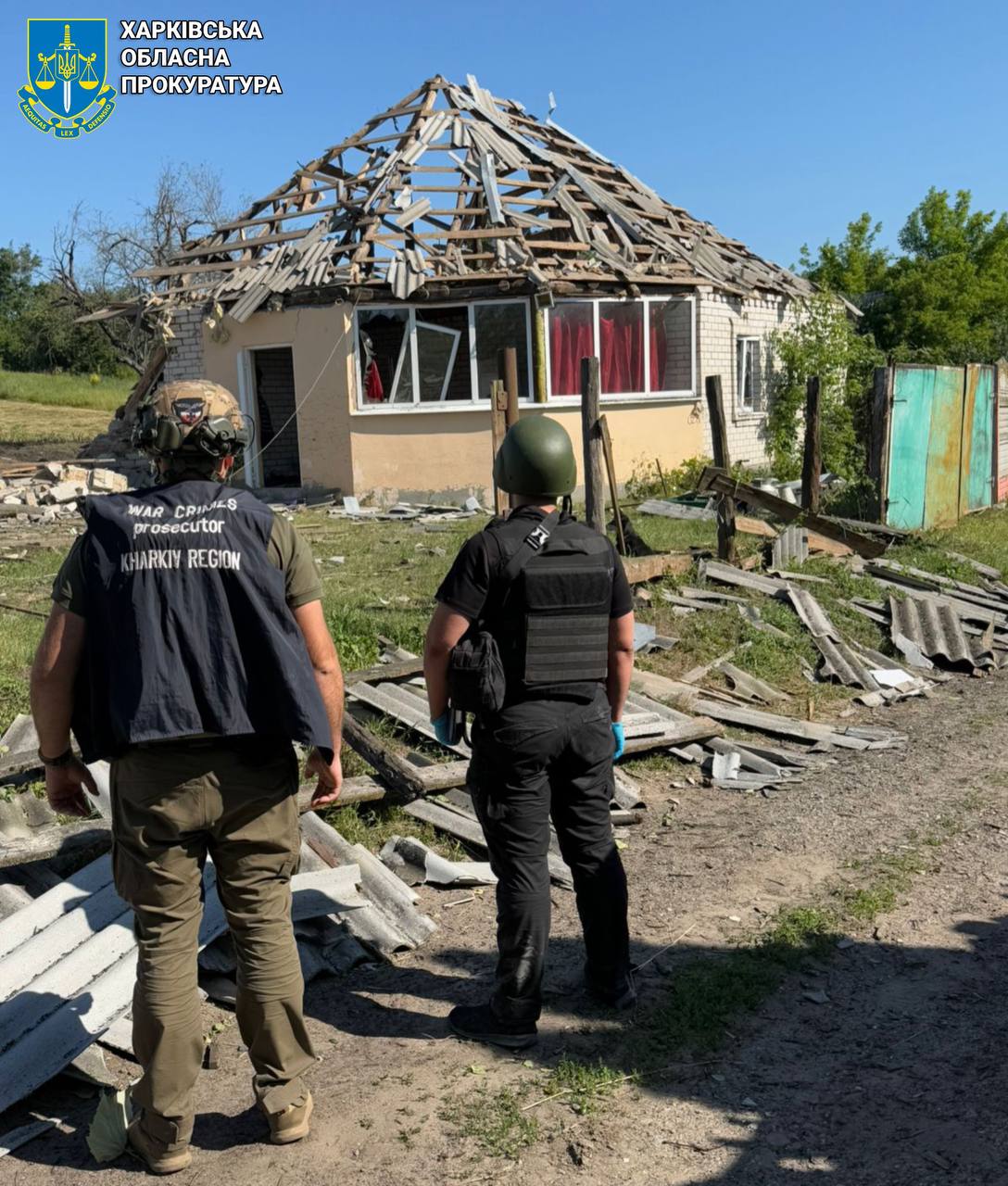 Пошкоджений обстрілами будинок