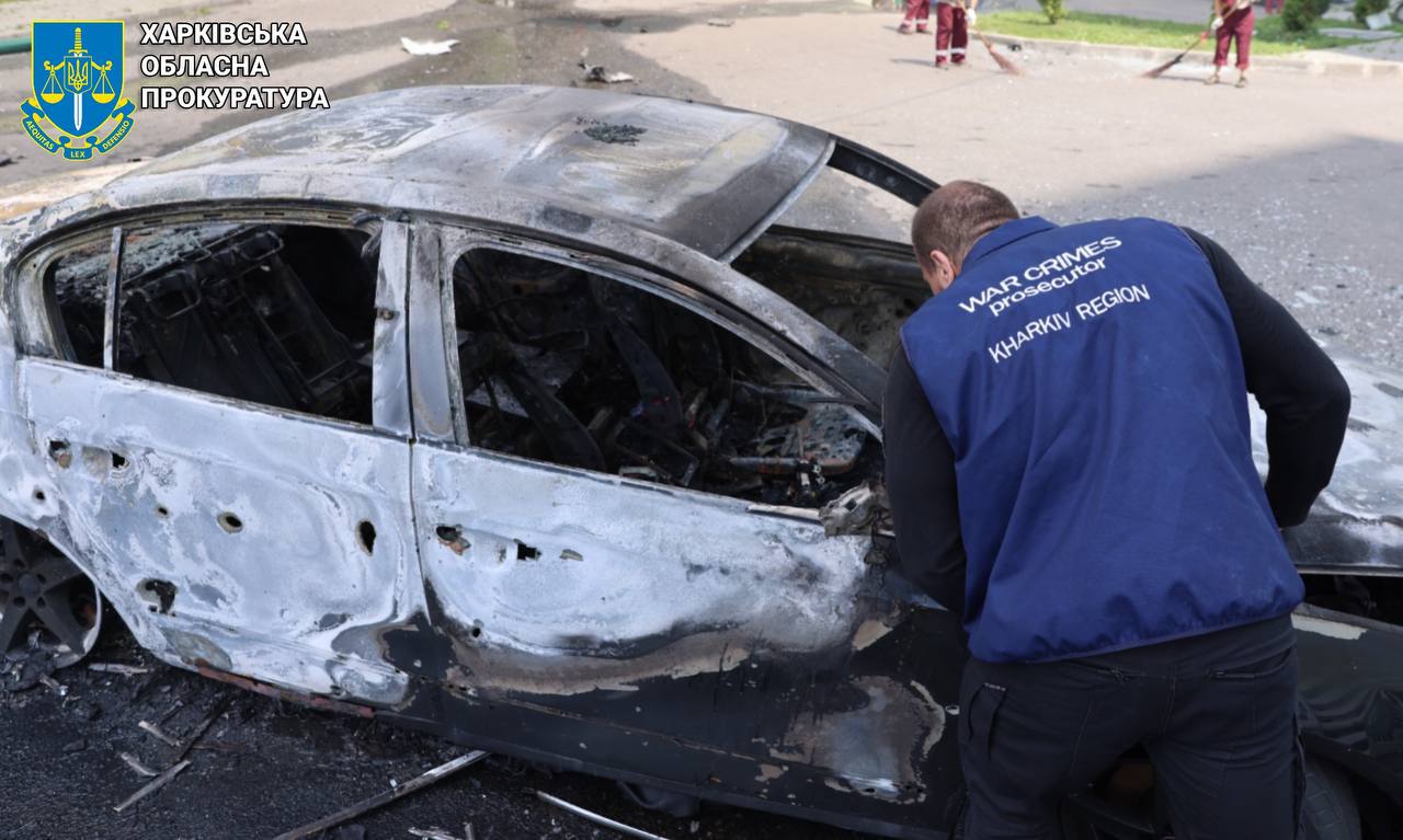 Знищена унаслідок обстілу автівка