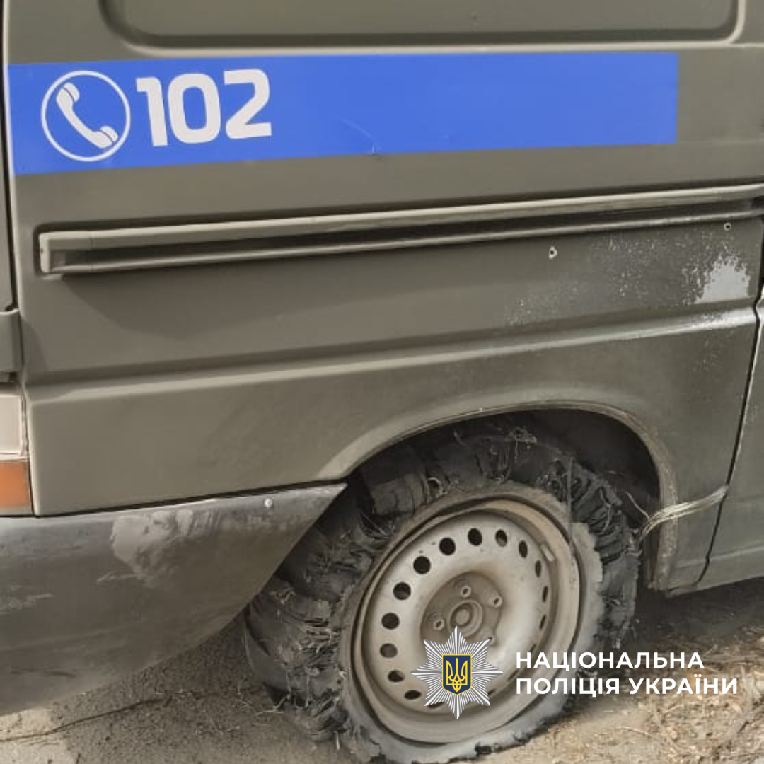 Пошкоджене авто поліції