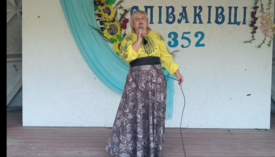 Місцева виконавиця Людмила Гордієнко