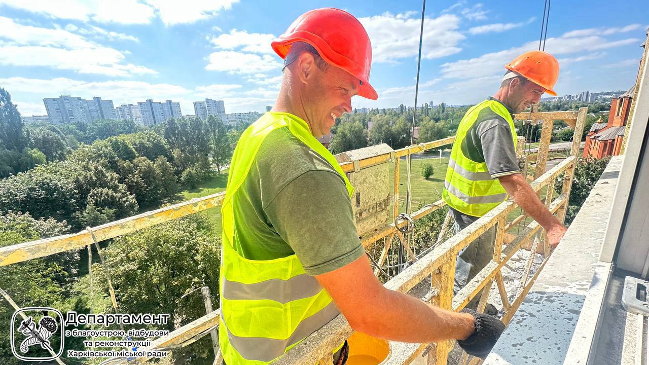 Фахівці відновлюють будинок