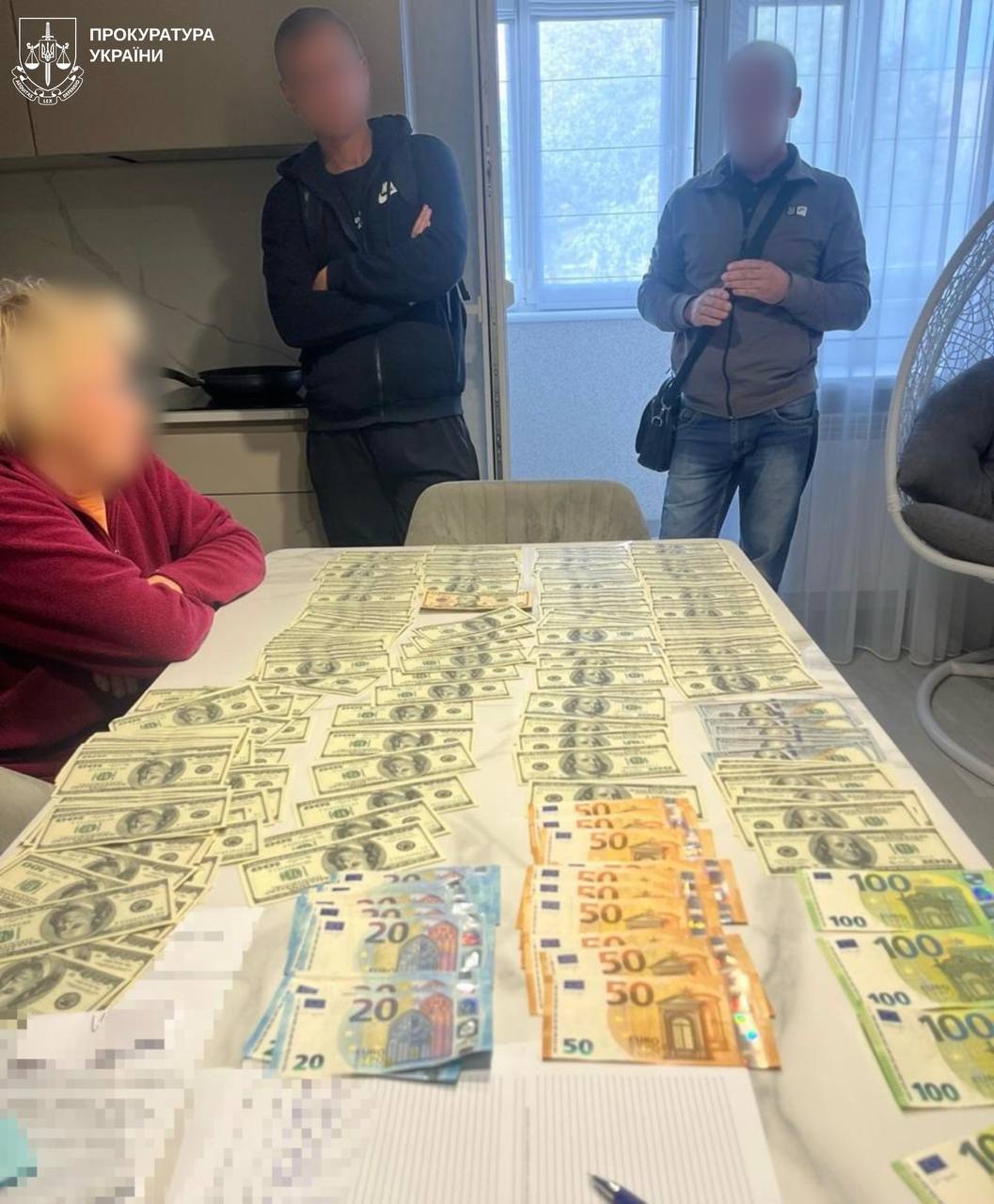 Схема переправлення чоловіків закордон