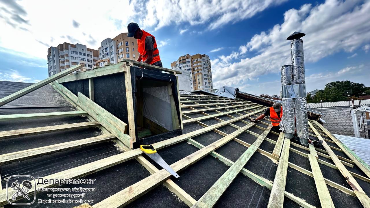 Ремонт даху у триповерховому будинку