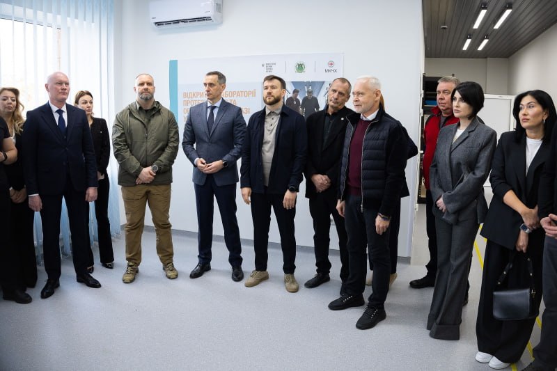 Ігор Терехов, Олег Синєгубов та Віктор Ляшко на відкритті лабораторії протезування та ортезування в Харкові