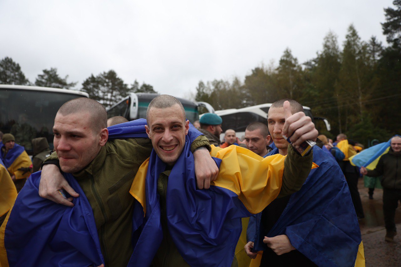 Українські захисники звільнені з неволі рф