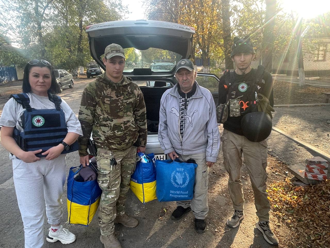 Волонтери громадської організації «Троянда на руці» 2