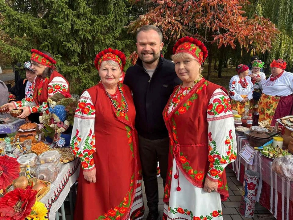 Осінній ярмарок для підтримки ЗСУ в Кегичівці-1