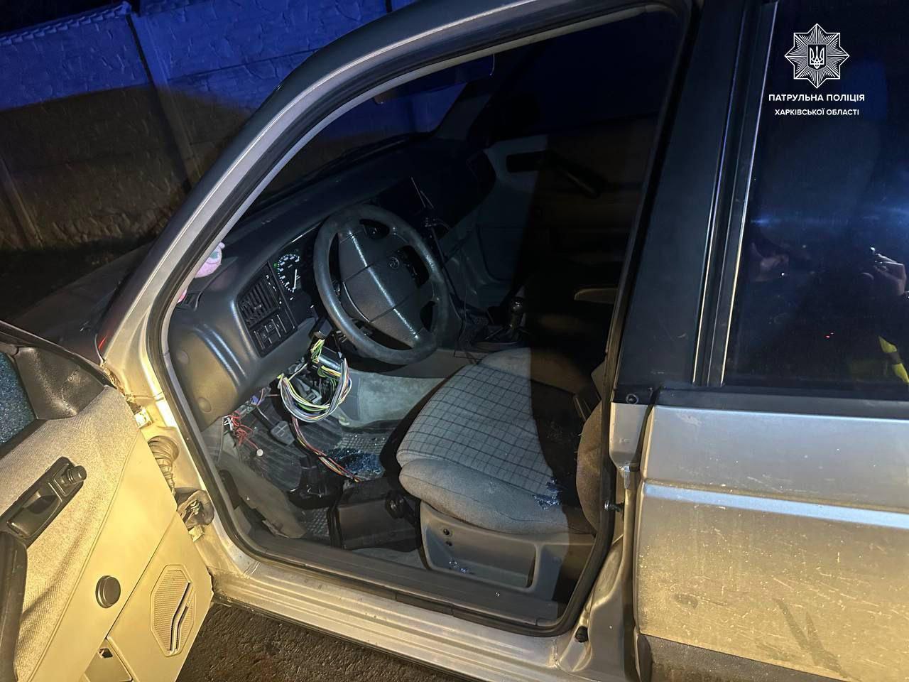 Розбив скло та викрав авто