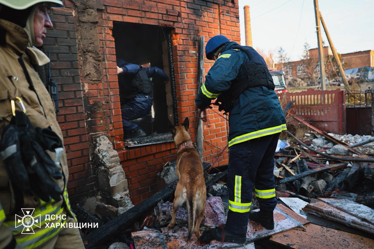 Рятувальники на місці обстрілу