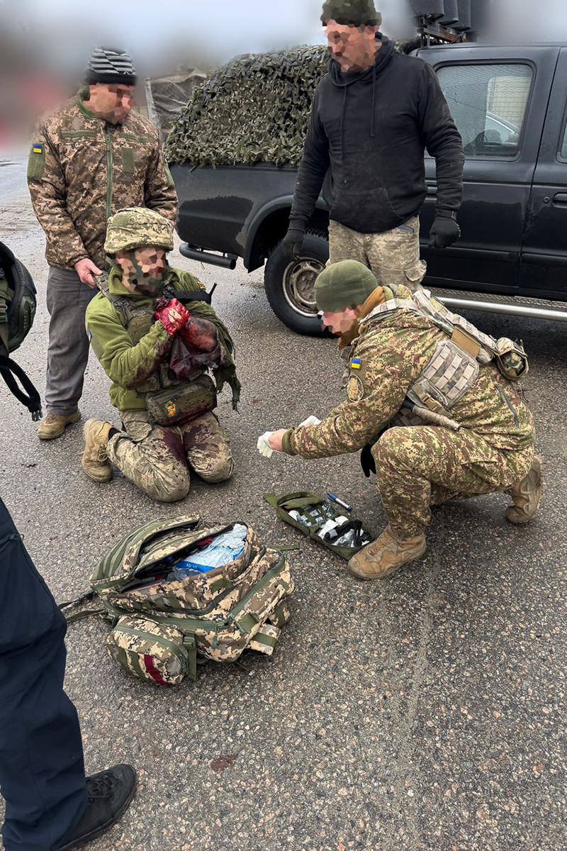 Порятунок пораненого бійця