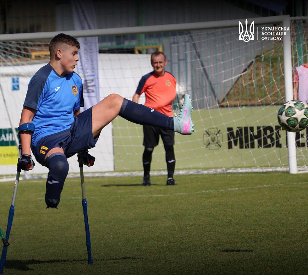 Артур грає за «Металіст 1925 Незламні»