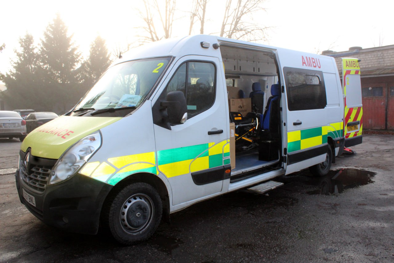 сучасний спецавтомобіль екстреної медичної допомоги.