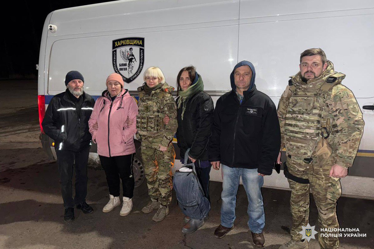 Поліцейські врятували людей