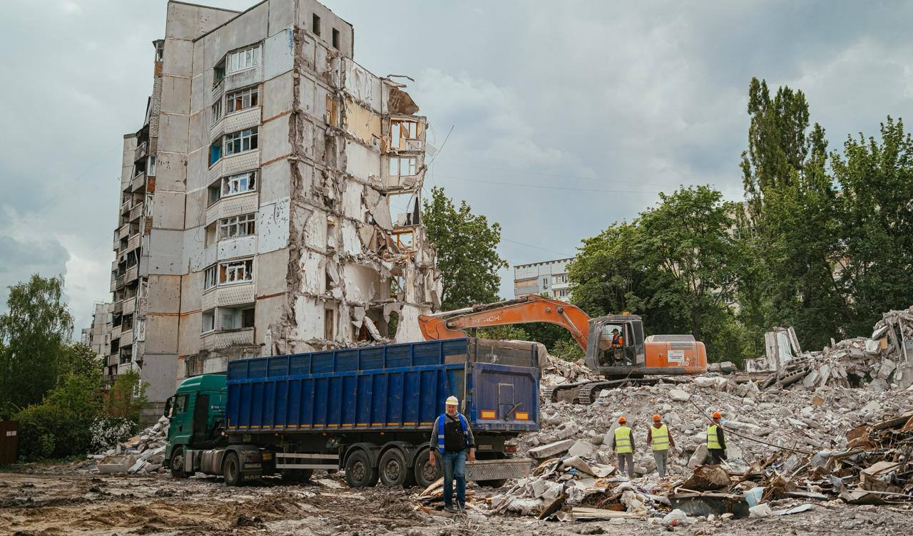 Розбір аварійної багатоповерхівки