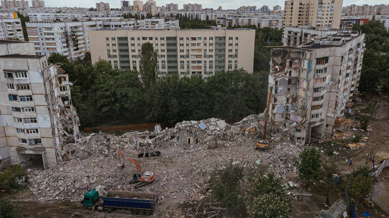 Демонтаж зруйнованого будинку