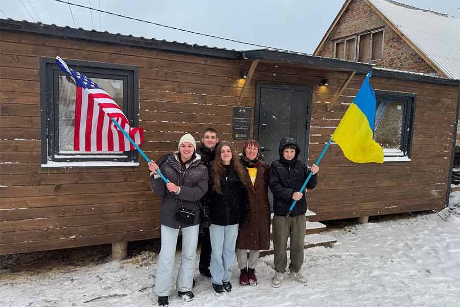 Американські благодійники передають модульне житло жителям Дергачівщини