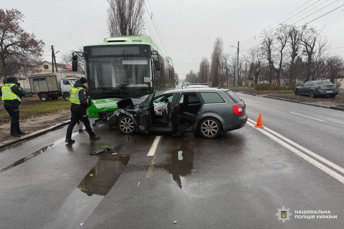 Зіткнення Audi з тролейбусом