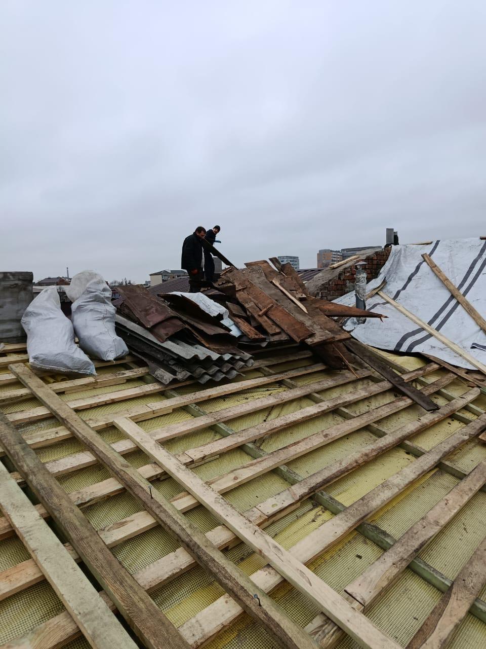 Ремонт покрівлі у будівлі