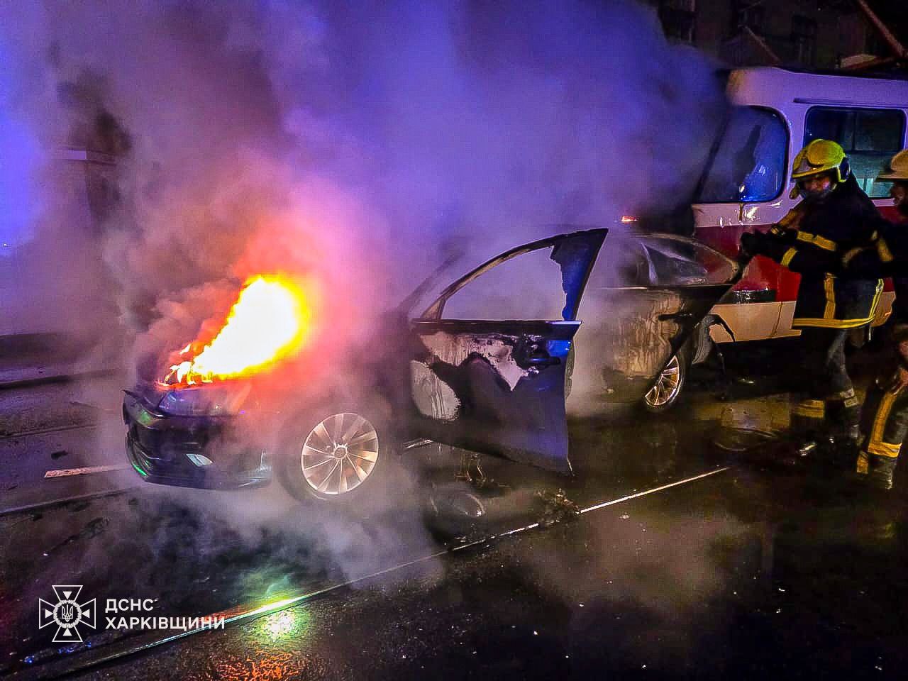 Пожежа унаслідок зіткнення авто та трамвая